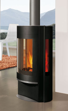 EDILKAMIN modelo ELLE  6 Kw.Plano fuego de fundición y fuego de refractario. Posibilidad salida humos superior / posterior. Troncos de leña de máximo 50 cm verticales. Salida humos Ø 15 cm. Abierto 3 lados. revestimiento de acero negro top y decoraciones 