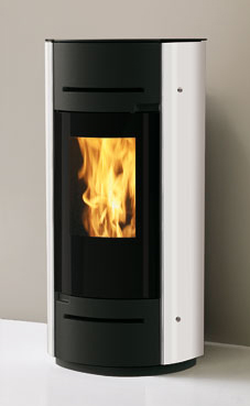 EDILKAMIN modelo ANIA de 8 Kw. (cristal blanco o cristal negro ) apta para casas pasivas, fuego de fundición salida de humos macho Ø 8 cm. Posterior, programación diaria/semanal, aire caliente superior desactivable, doble puerta de cierre, radiocomando co