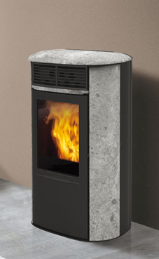 EDILKAMIN modelo ARIS piedra ollar natural de 8 Kw. Fuego de acero y fundición, slida de humos macho  Ø 8 cm.posterior y superior. Panel sinóptico, programación diaria/semanal.