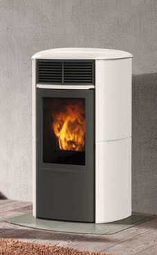EDILKAMIN modelo ARIS PLUS cerámica (blanco crema/roja/color pergamino/gris) de 8 Kw. Fuego de acero y fundición, slida de humos macho  Ø 8 cm.posterior y superior. Panel sinóptico, programación diaria/semanal. Canalizable en otro local (kit opcional)