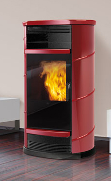 EDILKAMIN modelo FATA de 13,2 Kw. Estructura completamente de fundición. Puerta de cristal serigrafiado negro. Totalmente canalizable con dos salidas. Panel touch screen en el top. Telecomando con display en dotación, laterales, top y decoraciones de cerá
