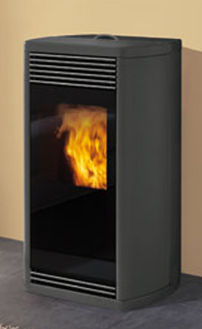 EDILKAMIN modelo FLEXA  ACERO de 8 Kw. Doble puerta, la externa de las cuales es de cristal serigrafiado negro. Fuego de fundición. Panel sinóptico reclinable en el top. laterales de aluminio gris y top de cerámica gris.