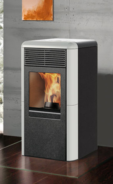 EDILKAMIN modelo POINT de 8 Kw. Fuego de vermiculita. Panel sinóptico en el top. Salida humos macho lateral derecha e izquierda, posterior y superior. Telecomando en dotación. Laterales de acero top y perfiles laterales de cerámica burdeos / blanco crema 