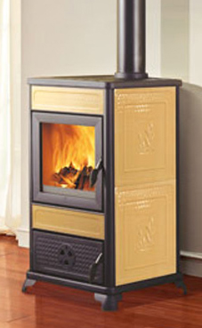 EDILKAMIN modelo AQUA 12,5 Kw laterales de cerámica burdeos o beige.Troncos de leña de máximo 33 cm verticales.Contenedor agua 18 litros.Fuego de vermiculita.