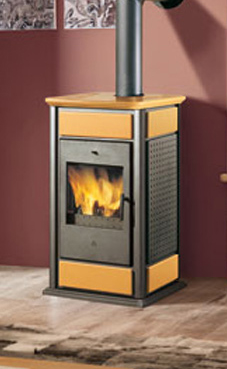 EDILKAMIN modelo WARM BASE 19,7 Kw estructura y fuego de acero, decoraciones y top en ceramica roja / ambar ,frontal, laterales y base de fundición..Troncos de leña de máximo 33 cm.verticales