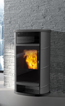 EDILKAMIN modelo URAL 18 Kwlaterales de acero gris oscuro top y decoraciones de cerámica gris oscuro. Kit hidráulico incorporado con vaso expansión cerrado, circulador y válvula de seguridad.