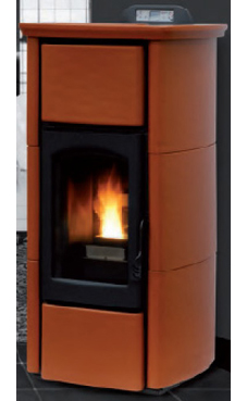 GREENHEISS modelo VICTORIA PRESTIGE de 28 Kw. Recubimiento cerámico antirrefractario. Acabados ocre ,marfil  y rojo burdeos Depósito de pellet de 35 Kg.con programación semanal y mando a distancia.