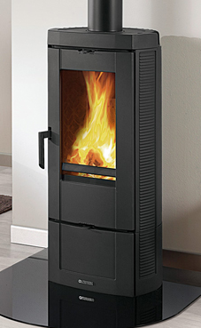 NORDICA-EXTRAFLAME modelo CANDY 7,2 Kw.(estufa de fundición) Estufa totalmente de fundicòn barnizada - Fundiciòn de alto rendimento termico - Hogar de fundición y ironker con sistema de postcombustion precalibrado - Crystal cerámico resistente hasta 750°C