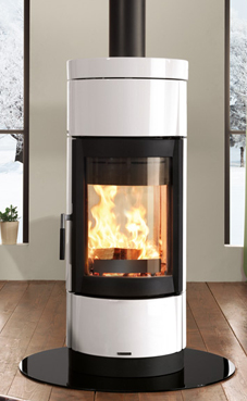 NORDICA-EXTRAFLAME modelo FORTUNA BIFACCIALE 8 Kw. (blanca infinity o burdeos) Revestimiento exterior de acero y mayólica - Puerta hogar curva de fundición - Revestimiento interior del hogar de fundición y ironker con post combustión - Hogar a llama verti