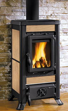 NORDICA-EXTRAFLAME modelo FULVIA 6 Kw.(Burdeos, pergamino, piedra natural o sand-ker) Revestimiento exterior de piedra ollare o mayólica Puertas y cabezal de hierro fundido Cristal ceramico que resiste hasta 750°C