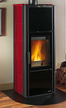 NORDICA-EXTRAFLAME modelo GIADA 7 Kw. (pergamino o burdeos) Revestimiento exterior de acero y mayólica Cajón por la leña y cenicero escamotable Cristal ceramico que resiste hasta 750°  Hogar con llama vertical