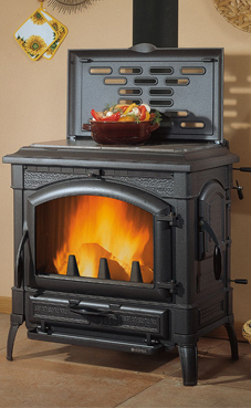 NORDICA-EXTRAFLAME modelo ISOTTA CON CERCHI EVO 11,9 Kw.(estufa de fundición) Estufa totalmente en fundación esmaltada Placa de hierro fundido alisada Cristal ceramico que resiste hasta 750° Puerta de carga lateral