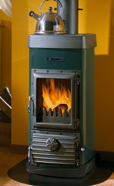 NORDICA-EXTRAFLAME modelo MAX 6 Kw.(negro antracita o verde) Revestimiento exterior de acero esmaltado (mate) Puertas y cabezal de hierro fundido  Abertura acordeón de la puerta Sacude-rejilla accionable desde el exterior