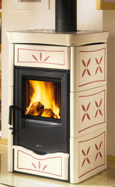 NORDICA-EXTRAFLAME modelo NICOLETTA 8 Kw.(silk vogue amatista) Revestimiento exterior de mayólica decoración a mano Puertas de hierro fundido Cristal ceramico que resiste hasta 750°