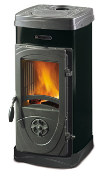 NORDICA-EXTRAFLAME modelo SUPER JUNIOR 5 Kw.(negro antracita o verde) Revestimiento exterior de acero esmaltado (mate) Puertas ycabezal de hierro fundido Abertura acordeón de la puerta Sacude-rejilla accionable desde el exterior